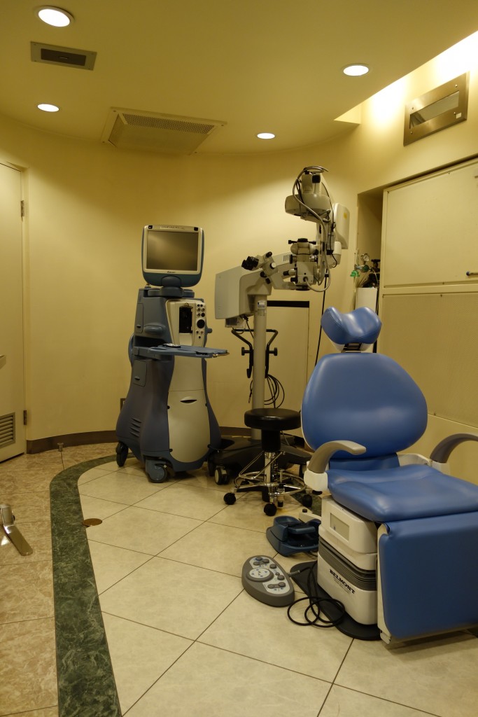 手術室、顕微鏡、白内障手術機械、手術用椅子